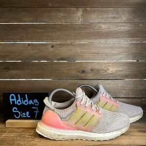 Womens Adidas Ultraboost 5.0 DNA White Beam Pink Athletic Running Shoes Size 7 M